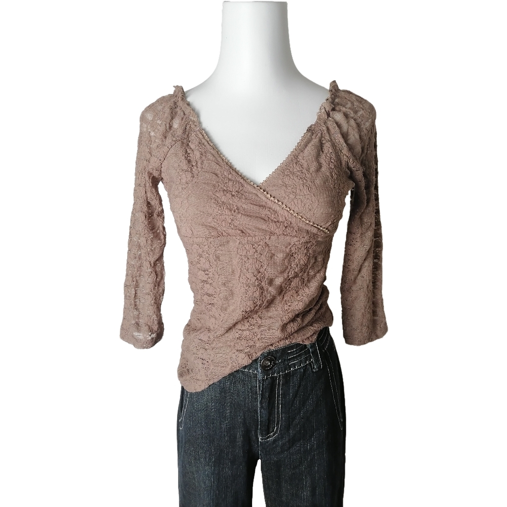 🌰 S, Y2K brown lace top with a deep V-neck and 3/4 sleeves